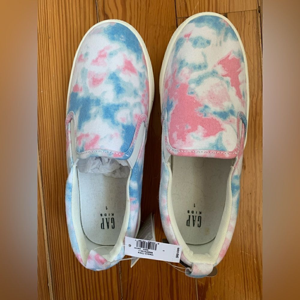 NWT Girls Gap Sneakers